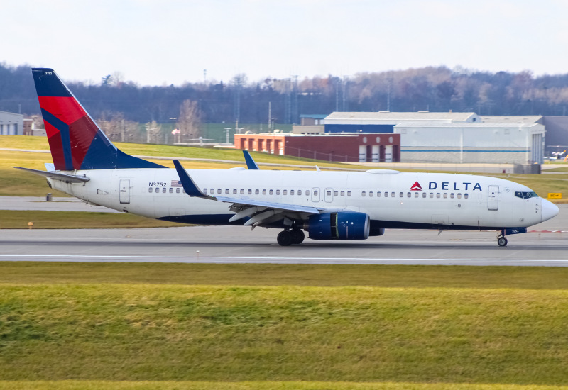 Photo of N3752 - Delta Airlines Boeing 737-800 at CVG on AeroXplorer Aviation Database