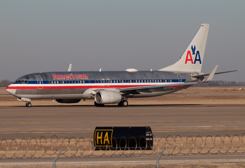 Photo of N921NN - American Airlines Boeing 737-800 at DFW on AeroXplorer Aviation Database