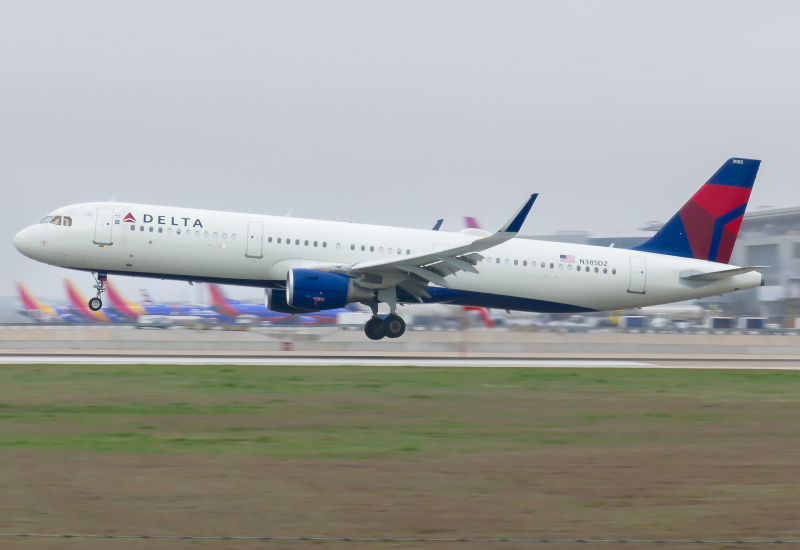 Photo of N385DZ - Delta Airlines Airbus A321-200 at AUS on AeroXplorer Aviation Database