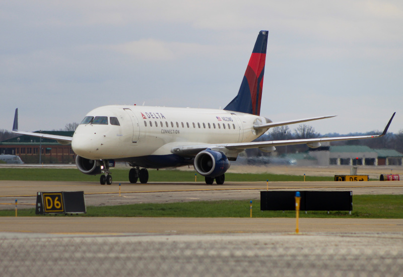 Photo of N823MD - Delta Connection Embraer E170 at SDF on AeroXplorer Aviation Database
