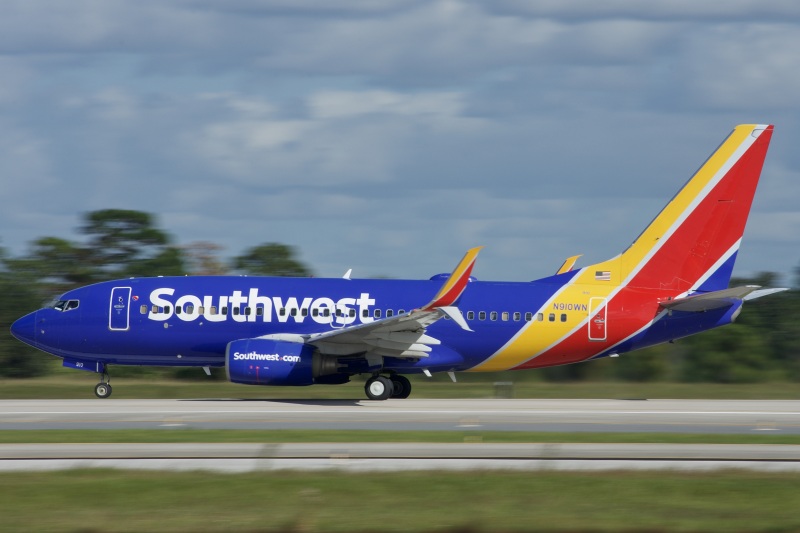 Photo of N910WN - Southwest Airlines Boeing 737-700 at MCO on AeroXplorer Aviation Database