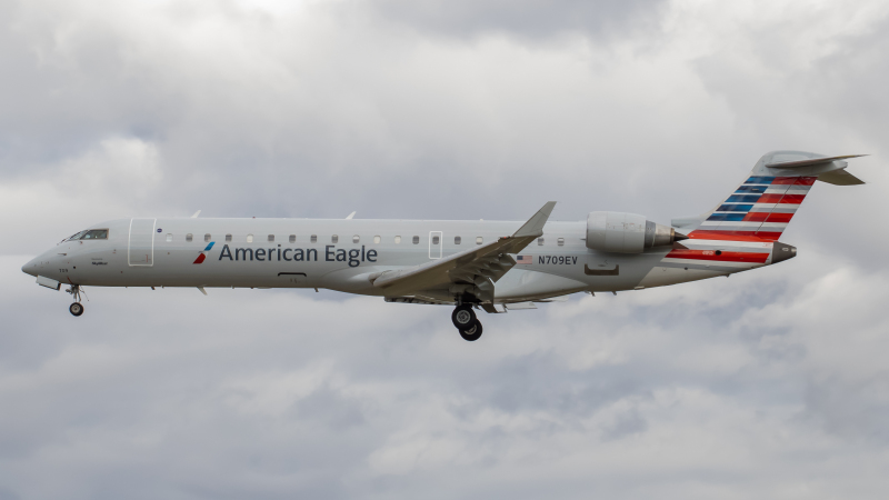 Photo of N709EV - SkyWest Airlines Mitsubishi CRJ-700 at BWI on AeroXplorer Aviation Database