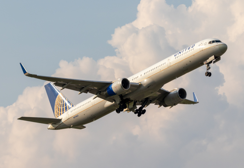 N57862) United Airlines Boeing 757-300 by Jamie Chapman 