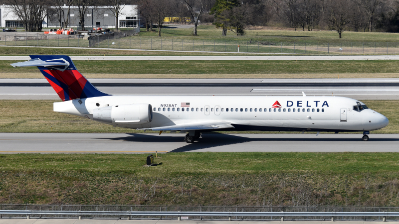 Photo of N928AT - Delta Airlines Boeing 717-200 at CMH on AeroXplorer Aviation Database
