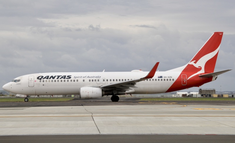 Photo of VH-XZG - Qantas Airways Boeing 737-800 at AKL on AeroXplorer Aviation Database