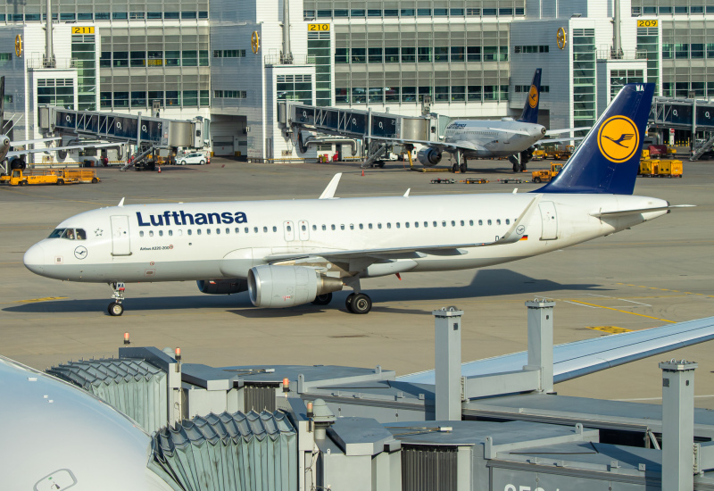 Photo of D-AIWA - Lufthansa Airbus A320 at MUC on AeroXplorer Aviation Database
