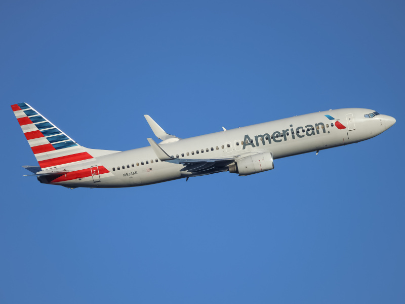 Photo of N934AN - American Airlines Boeing 737-800 at BWI on AeroXplorer Aviation Database