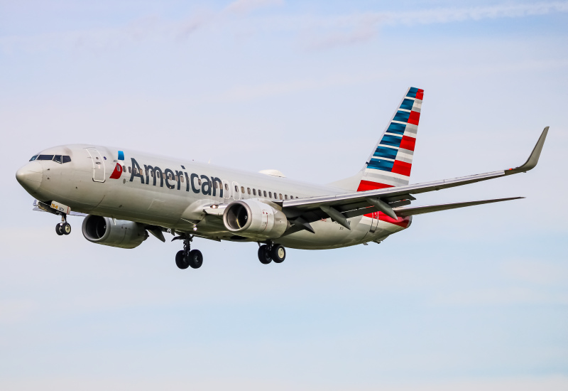 Photo of N964AN - American Airlines Boeing 737-800 at BWI on AeroXplorer Aviation Database