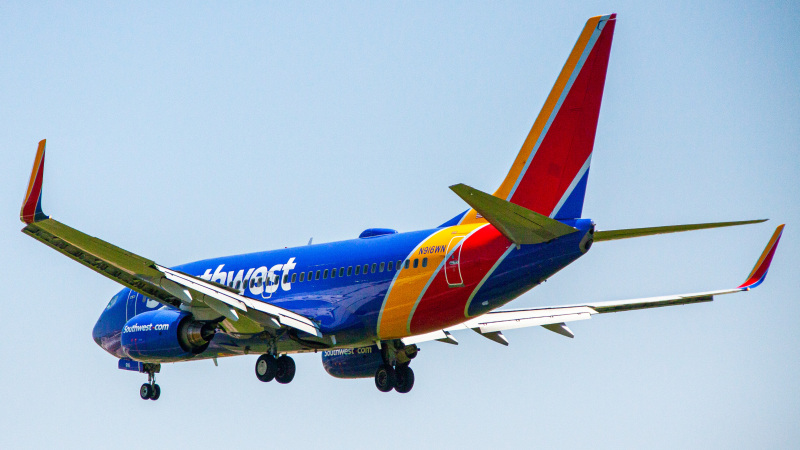 Photo of N916WN - Southwest Airlines Boeing 737-700 at HOU on AeroXplorer Aviation Database