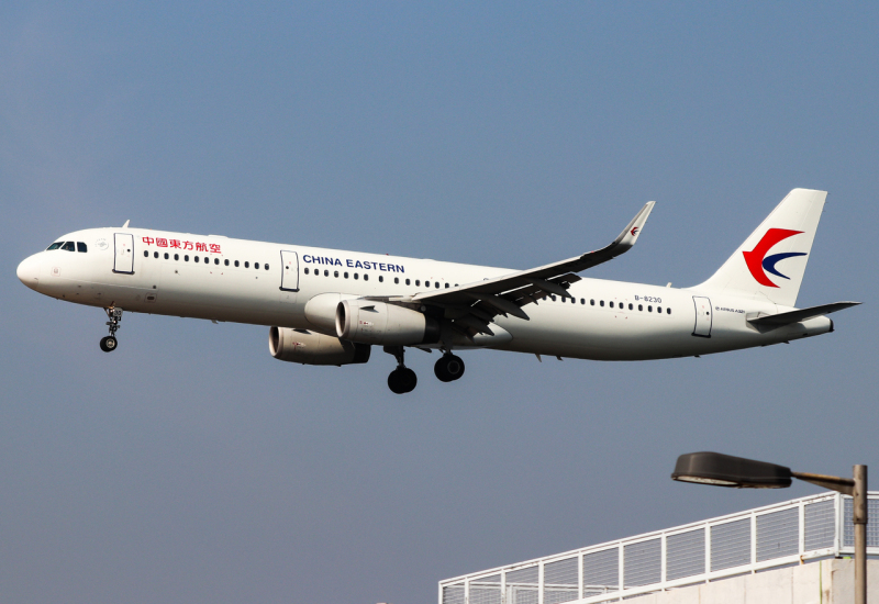 Photo of B-8230 - China Eastern Airlines Airbus A321-200 at HKG on AeroXplorer Aviation Database