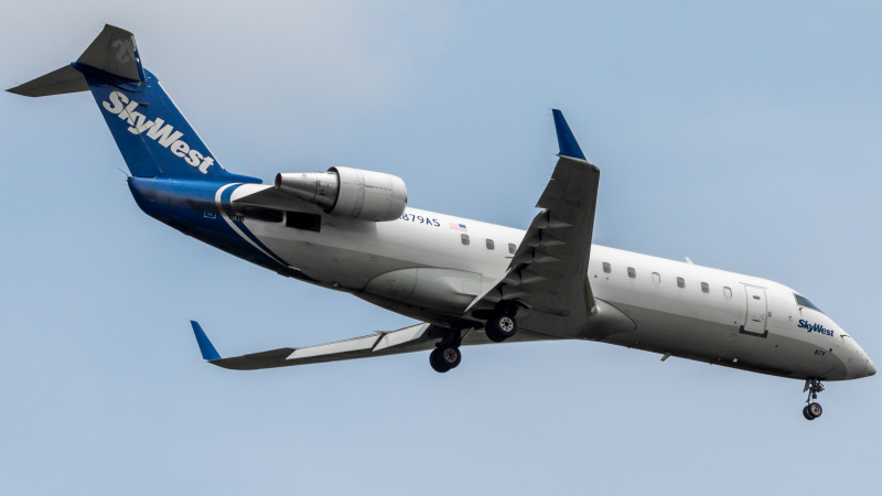 Photo of N879AS - SkyWest Airlines Mitsubishi CRJ-200 at IAH on AeroXplorer Aviation Database