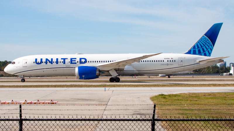 Photo of N24980 - United Airlines Boeing 787-9 at IAH on AeroXplorer Aviation Database