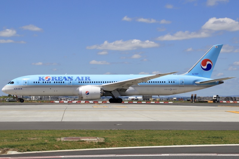 Photo of HL7207 - Korean Air Boeing 787-9 at AKL on AeroXplorer Aviation Database