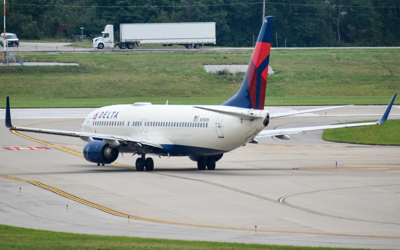 Photo of N395DN - Delta Airlines Boeing 737-800 at CVG on AeroXplorer Aviation Database