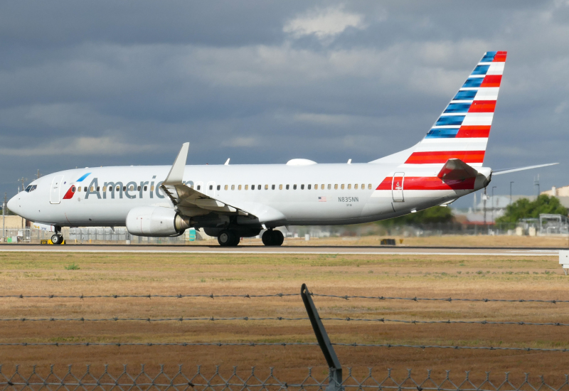 Photo of N835NN - American Airlines Boeing 737-800 at AUS  on AeroXplorer Aviation Database