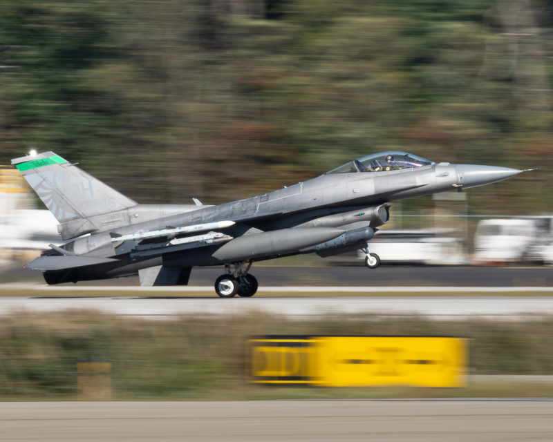 Photo of 90-0706 - USAF - United States Air Force General Dynamics F-16 Fighting Falcon at TOL on AeroXplorer Aviation Database