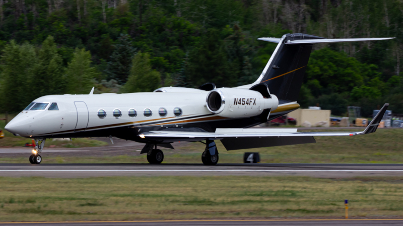 Photo of N454FX - FlexJet Gulfstream G450 at ASE on AeroXplorer Aviation Database