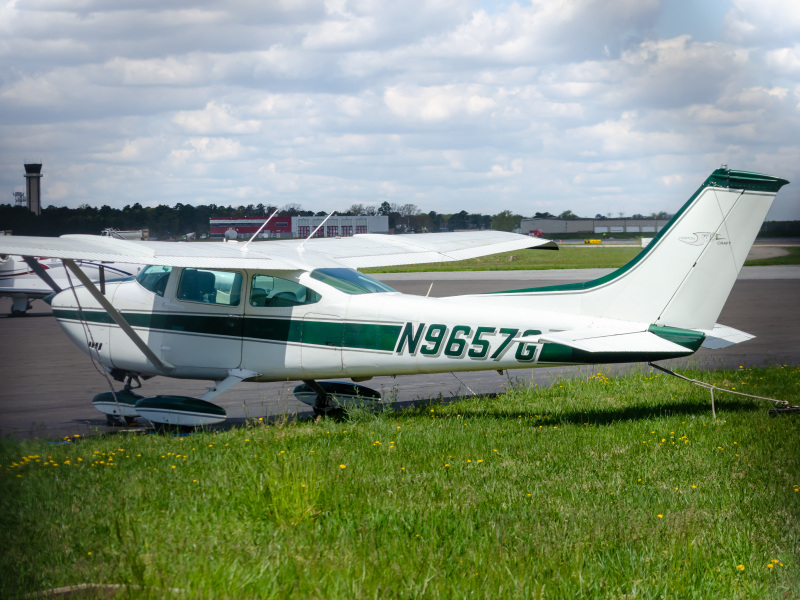 Photo of N9657G - PRIVATE Cessna 182 Skylane at ACY on AeroXplorer Aviation Database