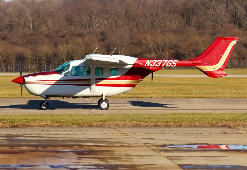 Photo of N337GS - PRIVATE  Cessna 337G Skymaster at LUK on AeroXplorer Aviation Database