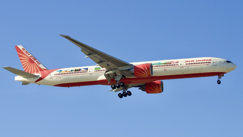 Photo of VT-ALN - Air India Boeing 777-300ER at IAH on AeroXplorer Aviation Database