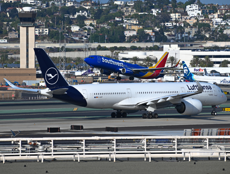 Photo of D-AIXP - Lufthansa Airbus A350-900 at SAN on AeroXplorer Aviation Database