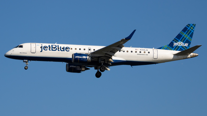 Photo of N306JB - JetBlue Airways Embraer E190 at DCA on AeroXplorer Aviation Database