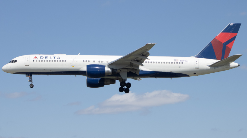 Photo of N651DL - Delta Airlines Boeing 757-200 at BWI on AeroXplorer Aviation Database