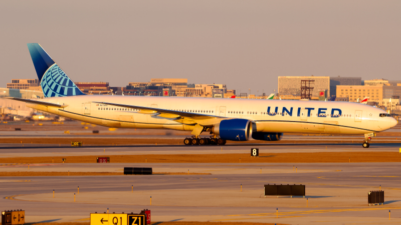 Photo of N2749U - United Airlines Boeing 777-300ER at ORD on AeroXplorer Aviation Database