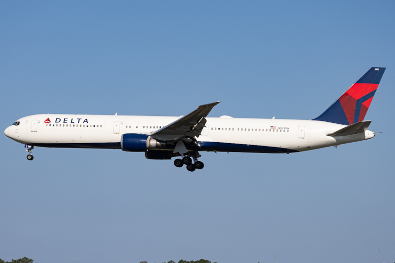 Photo of N825MH - Delta Airlines Boeing 767-400ER at TPA on AeroXplorer Aviation Database