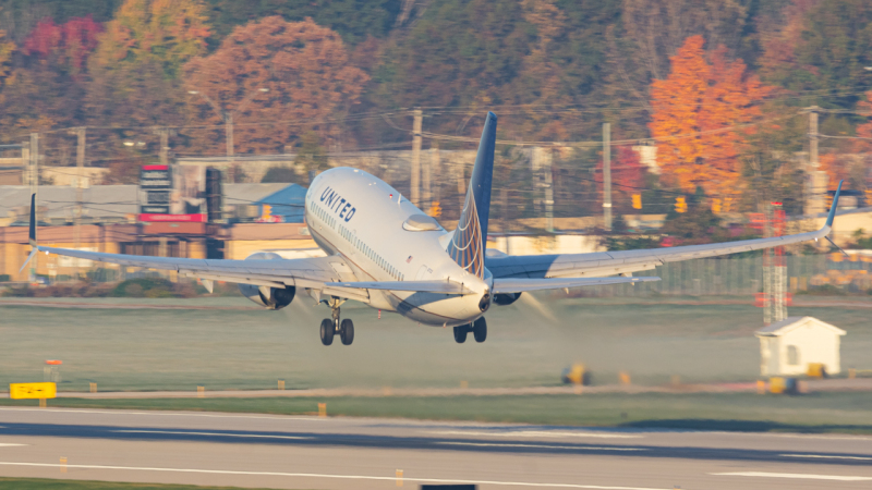 Photo of N27722 - United Airlines Boeing 737-700 at CMH on AeroXplorer Aviation Database