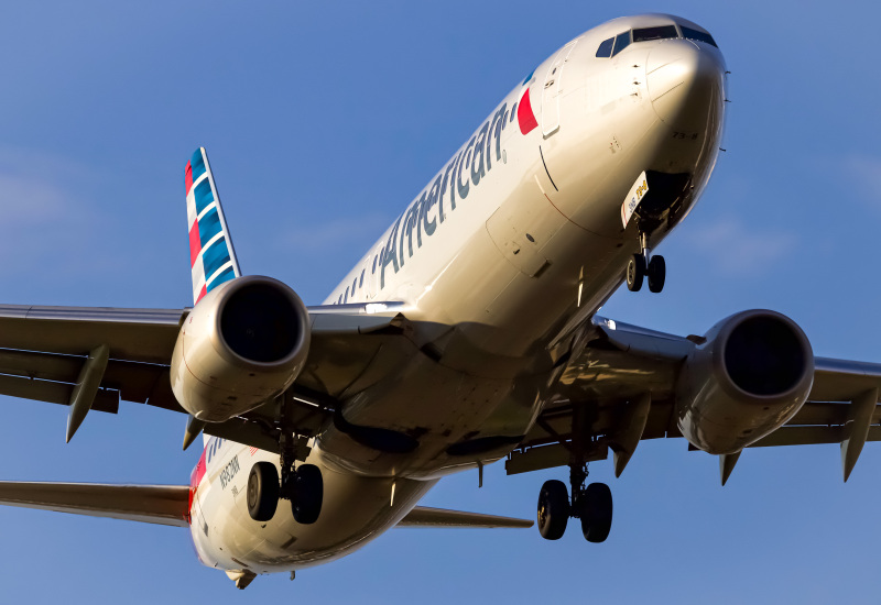 Photo of N982NN - American Airlines Boeing 737-800 at DFW on AeroXplorer Aviation Database