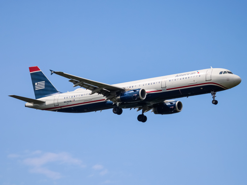Photo of N578UW - American Airlines Airbus A321-200 at BWI on AeroXplorer Aviation Database