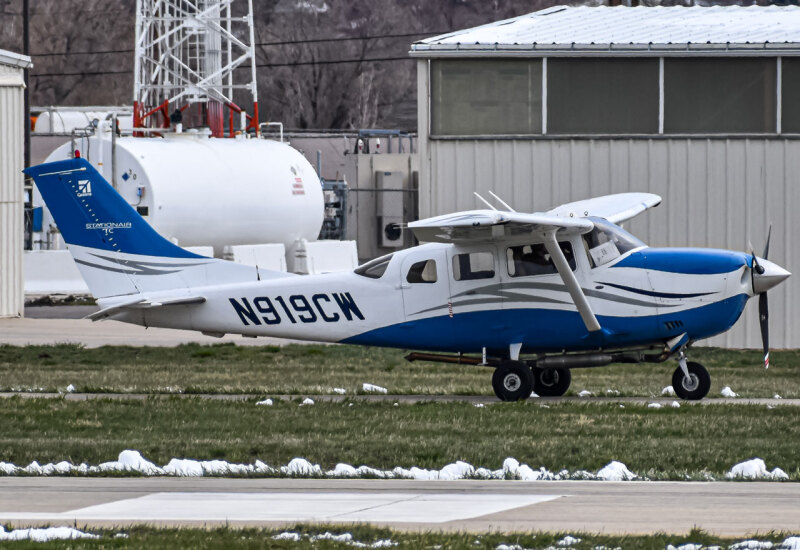 Photo of N919CW - PRIVATE Cessna 206 at LMO on AeroXplorer Aviation Database