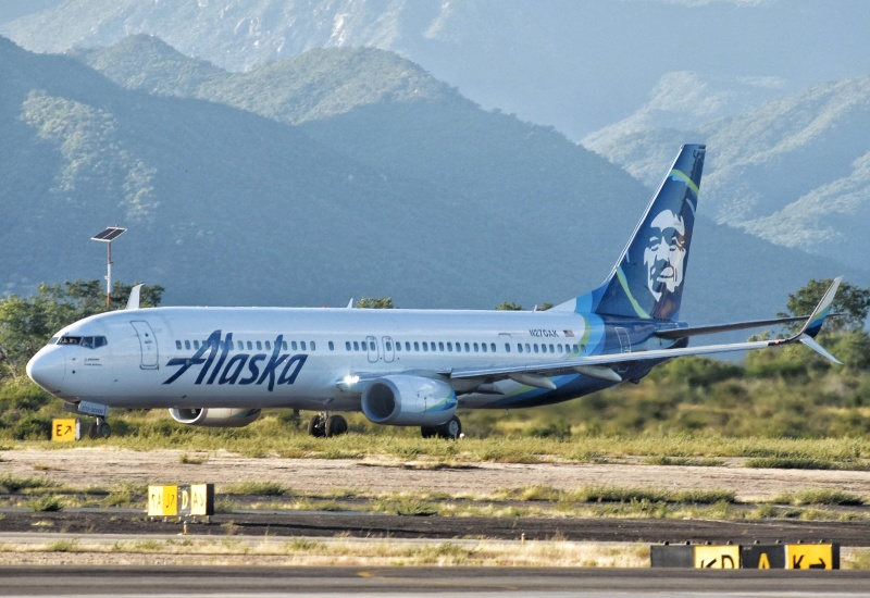 Photo of N270AK - Alaska Airlines Boeing 737-900ER at SJD on AeroXplorer Aviation Database