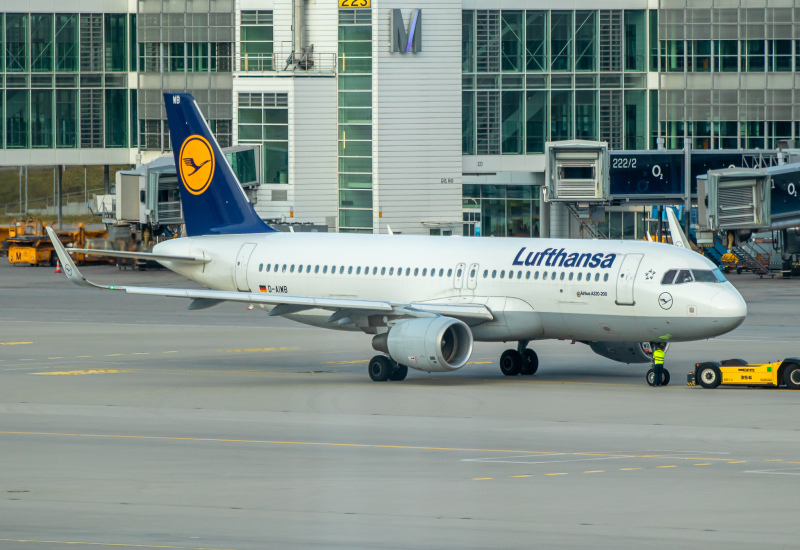 Photo of D-AIWB - Lufthansa Airbus A320 at MUC on AeroXplorer Aviation Database