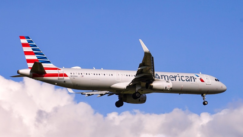 Photo of N124AA - American Airlines Airbus A321-200 at DFW on AeroXplorer Aviation Database