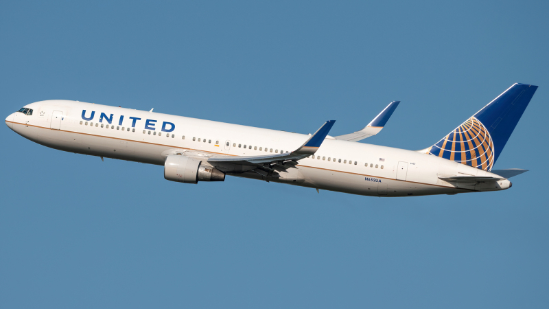 Photo of N652UA - United Airlines Boeing 767-300ER at IAD on AeroXplorer Aviation Database