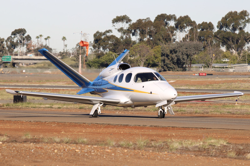 Photo of N661CV - Fast Forward Aviation Cirrus SF50 Vision Jet at MYF on AeroXplorer Aviation Database