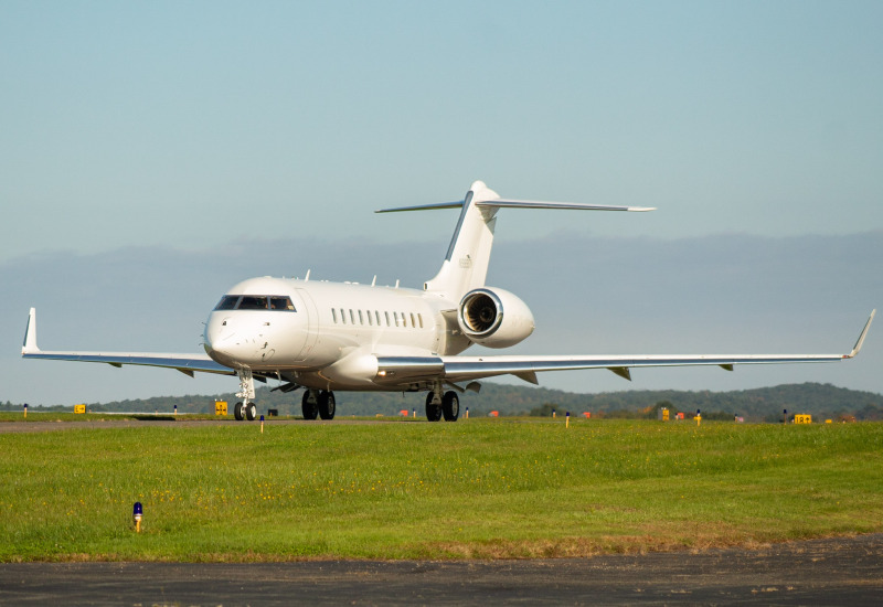 Photo of N989DM - PRIVATE Bombardier Global 5000 at OXC on AeroXplorer Aviation Database