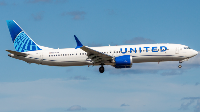 Photo of N17529 - United Airlines Boeing 737 MAX 9 at MCO on AeroXplorer Aviation Database