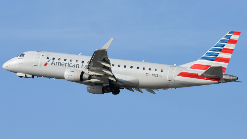 Photo of N125HQ - American Eagle Embraer E175 at DCA on AeroXplorer Aviation Database