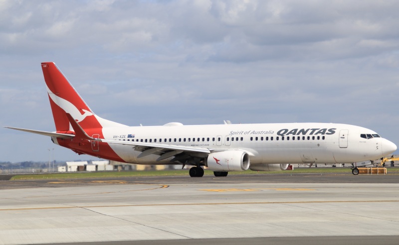 Photo of VH-XZE - Qantas Airways Boeing 737-800 at AKL on AeroXplorer Aviation Database