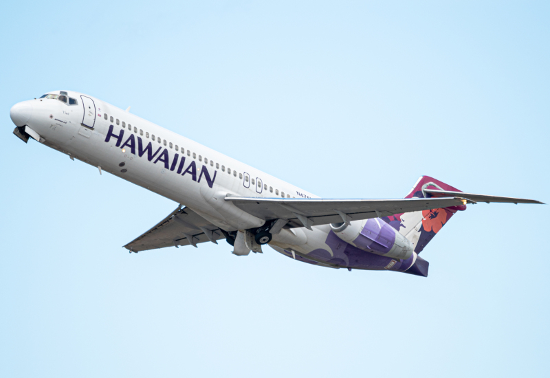 Photo of N475HA - Hawaiian Airlines Boeing 717-200 at HNL on AeroXplorer Aviation Database