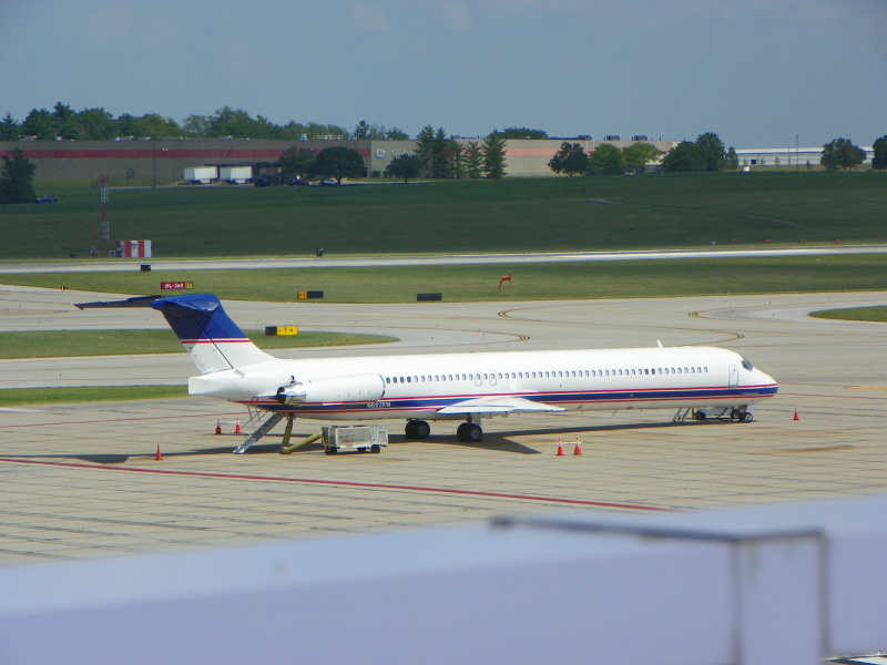 Photo of N682RW - PRIVATE McDonnell Douglas MD-80 at CVG on AeroXplorer Aviation Database