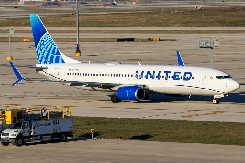 Photo of N77518 - United Airlines Boeing 737-800 at ORD on AeroXplorer Aviation Database