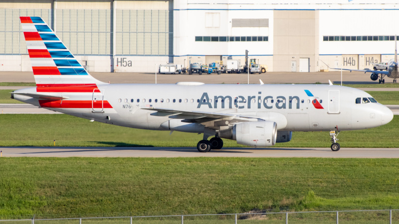 Photo of N762US - American Airlines Airbus A320 at IND on AeroXplorer Aviation Database