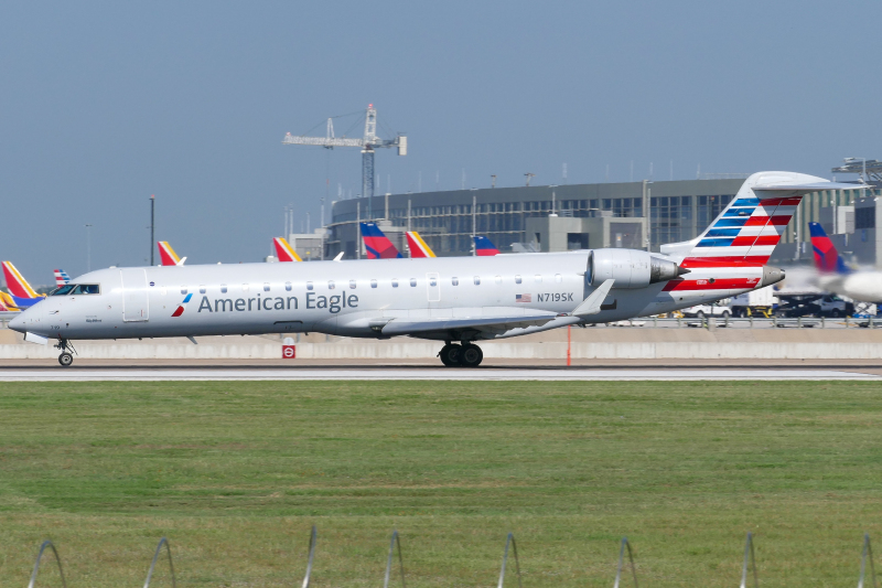 Photo of N719SK - SkyWest Airlines Mitsubishi CRJ-700 at AUS on AeroXplorer Aviation Database