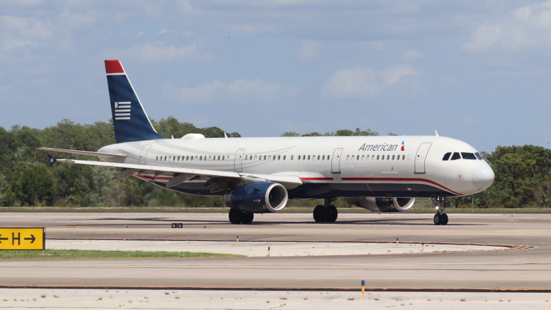 Photo of N578UW - American Airlines Airbus A321-200 at MCO on AeroXplorer Aviation Database