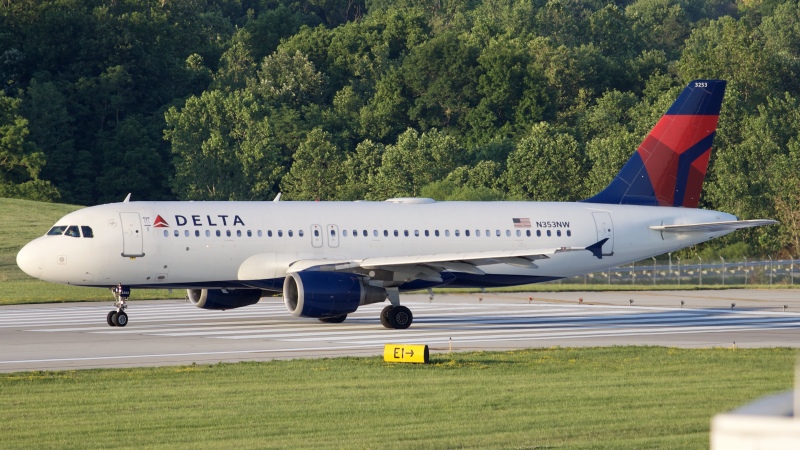 Photo of N353NW - Delta Airlines Airbus A320 at CMH on AeroXplorer Aviation Database