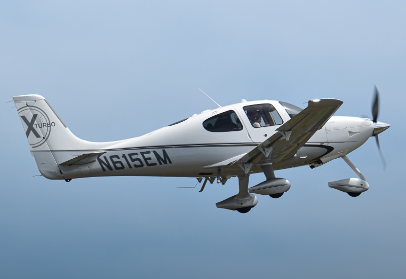 Photo of N615EM - Private Cirrus SR-22T at OWD on AeroXplorer Aviation Database